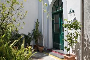 
a house with a large window and a garden at Elisir B&B in Anacapri
