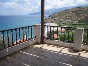 a balcony with a view of the ocean at Ikaria Utopia - Cusco Studios in Évdhilos