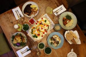 Makanan di atau berdekatan hotel