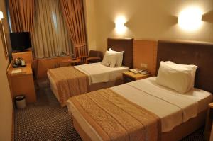 Postel nebo postele na pokoji v ubytování Surmeli Adana Hotel