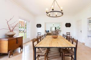 a dining room with a wooden table and chairs at Caserío de Guaza in Palm-Mar