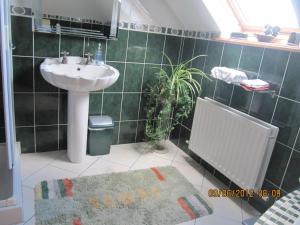 a bathroom with a sink and a bath tub and a sink at The Plough B&B in Ventry