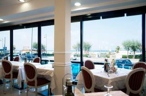 A restaurant or other place to eat at Hotel Executive La Fiorita