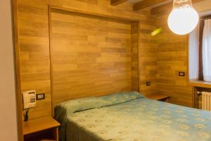 Un pat sau paturi într-o cameră la Albergo Speranza
