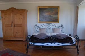 Postel nebo postele na pokoji v ubytování Hotel & Restaurant Schloss Schwandegg
