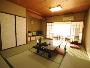 Χώρος καθιστικού στο 伊豆大島 ホテル赤門 +43 φωτογραφίες