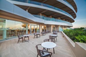 Restaurace v ubytování Ramla Bay Resort