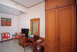 Een TV en/of entertainmentcenter bij Sapta Nawa Resort 1 Gresik
