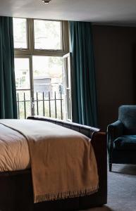 Een bed of bedden in een kamer bij Hotel du Vin & Bistro Cambridge