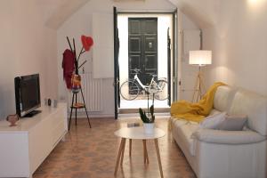 a living room with a couch and a tv at MaGiA in Lecce