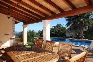 The swimming pool at or close to Petit