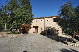 The building in which the holiday home is located