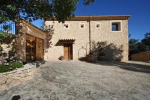The building in which the holiday home is located