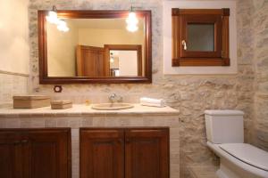 A bathroom at Petit