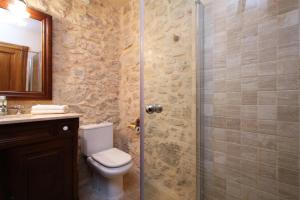 A bathroom at Petit