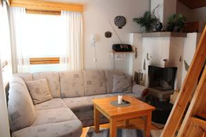 a living room with a couch and a table at Rukaköngäs D 17 in Ruka