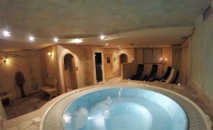 a jacuzzi tub in the middle of a room at Hotel Garni Arnica ***S in Madonna di Campiglio
