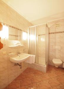 Kúpeľňa v ubytovaní Landhaus Dorfer + 37 fotografií