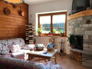 a living room with a couch and a stone fireplace at Residence Oberteil in Gressoney-la-Trinité