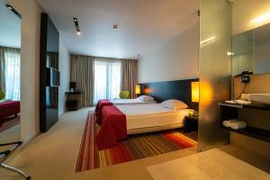 Postel nebo postele na pokoji v ubytování mOdus Hotel