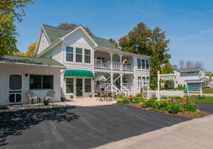 Gallery image of Cedar Court Inn in Fish Creek