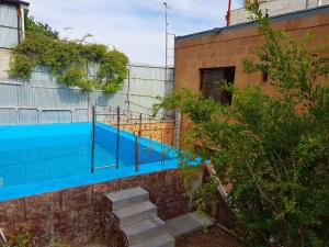 בריכת השחייה שנמצאת ב-Cascade House או באזור