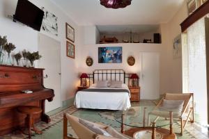 a bedroom with a bed and a piano at La Casa De Las Bicicletas in Cazorla