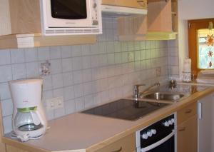 Kuchyň nebo kuchyňský kout v ubytování Gästehaus Lanzinger + 37 fotografií