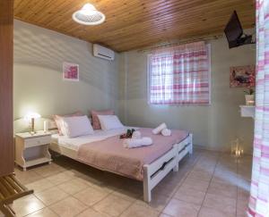 Posteľ alebo postele v izbe v ubytovaní Iliana Villas + 37 fotografií