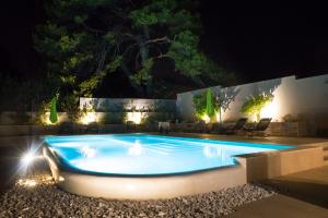 Fotografie z fotogalerie ubytování Beautiful Villa Julia, south Istria, garden, pool v destinaci Ližnjan