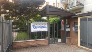 a gate with a sign in front of a building at Residenza Teodolinda in Monza