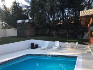 Bazén v ubytování Paz e Aconchego. nebo v jeho okolí