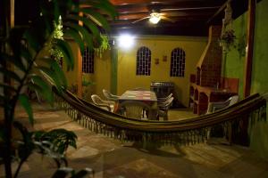 a patio with a table and chairs in a room at Suites Sonikikos in Ballenita