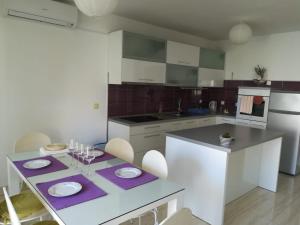 Kuchyň nebo kuchyňský kout v ubytování Apartman Marija