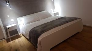 Rúm í herbergi á Reusuite