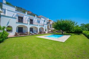 an image of a villa with a swimming pool at Villa Giulia in Praiano