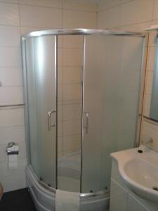 Koupelna v ubytování Apartmani Marić + 26 fotografií