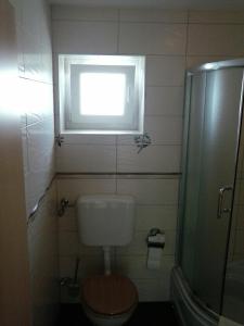 Koupelna v ubytování Apartmani Marić