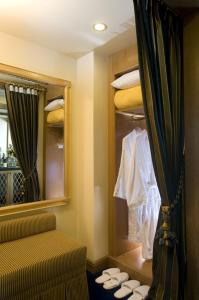 Posteľ alebo postele v izbe v ubytovaní Royal Olympic Hotel
