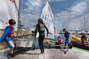 Imagen de la galería de VRS - Budget 21 ft Boatel parking, en Vila Nova de Gaia