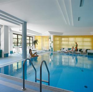 The swimming pool at or close to Appartementhaus Bergland