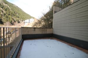 a balcony with snow on the floor of a building at Pont de Toneta 3,1 Ransol, Zona Grandvalira in Ransol