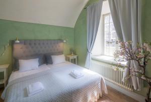 Postel nebo postele na pokoji v ubytování Kastellet Bed & Breakfast