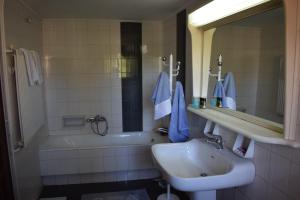 Koupelna v ubytování Villa Avly + 28 fotografií