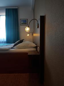 Postel nebo postele na pokoji v ubytování Ahar
