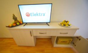 TV a/nebo společenská místnost v ubytování Hotel Elesio