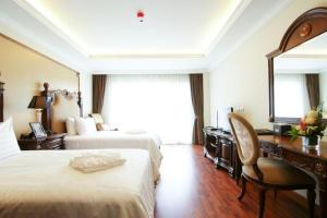 LK Miracle Suite - SHA Extra Plus客房内的一张或多张床位
