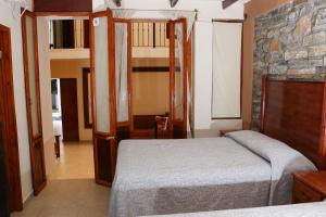 Tempat tidur dalam kamar di Hotel La Gloria Xilitla