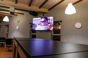 a bar in a room with a flat screen tv at Residencial Gil Vicente in Sardoal +5 photos