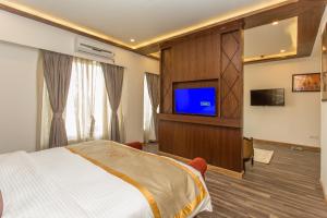 โทรทัศน์และ/หรือระบบความบันเทิงของ Hotel Ichchha